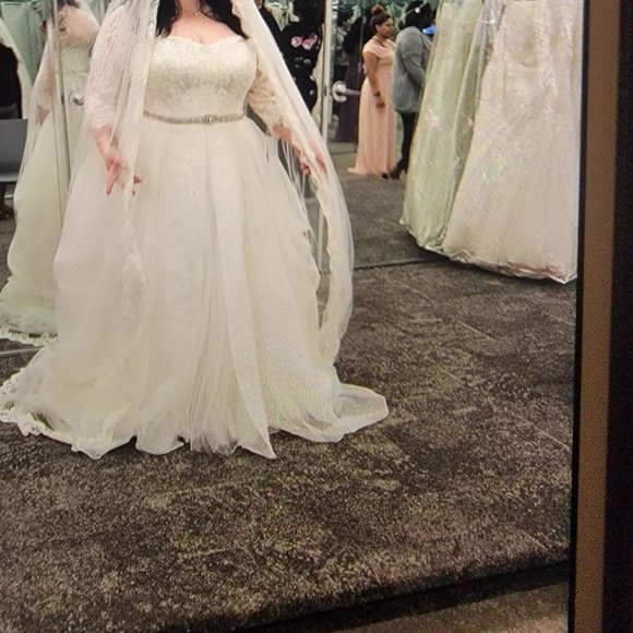 2020 Wedding Dress - Picture 1 of 4